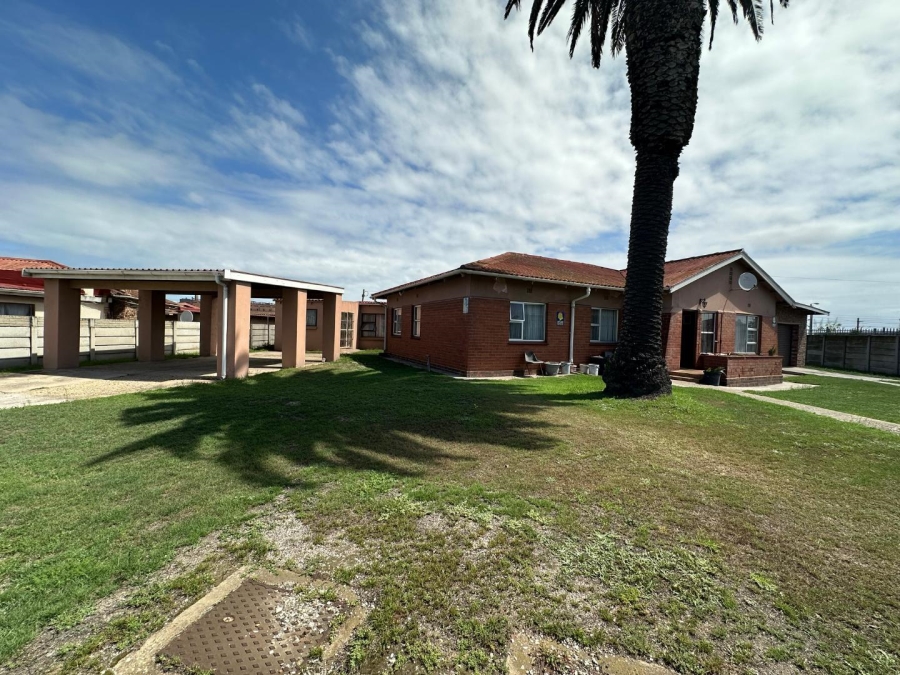 5 Bedroom Property for Sale in Swartkops Eastern Cape